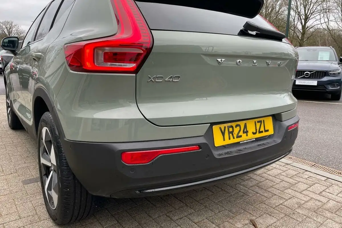 2024-volvo-xc40-20-b3-plus-big-15