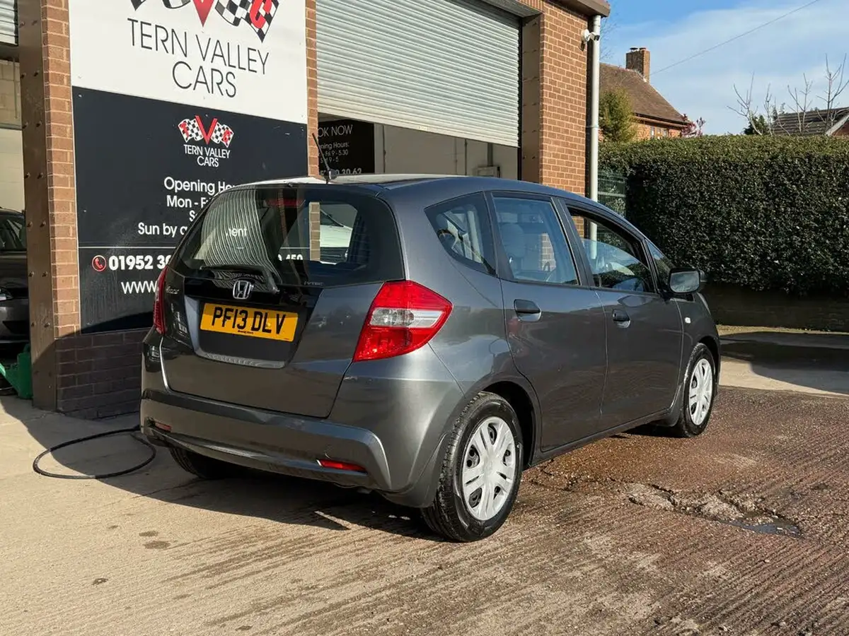 2013-honda-jazz-12-s-big-31