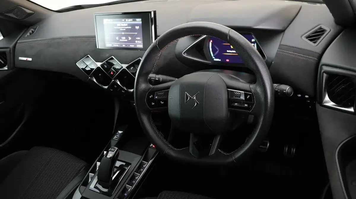 2021-ds-ds-3-crossback-e-tense-performance-line-big-8