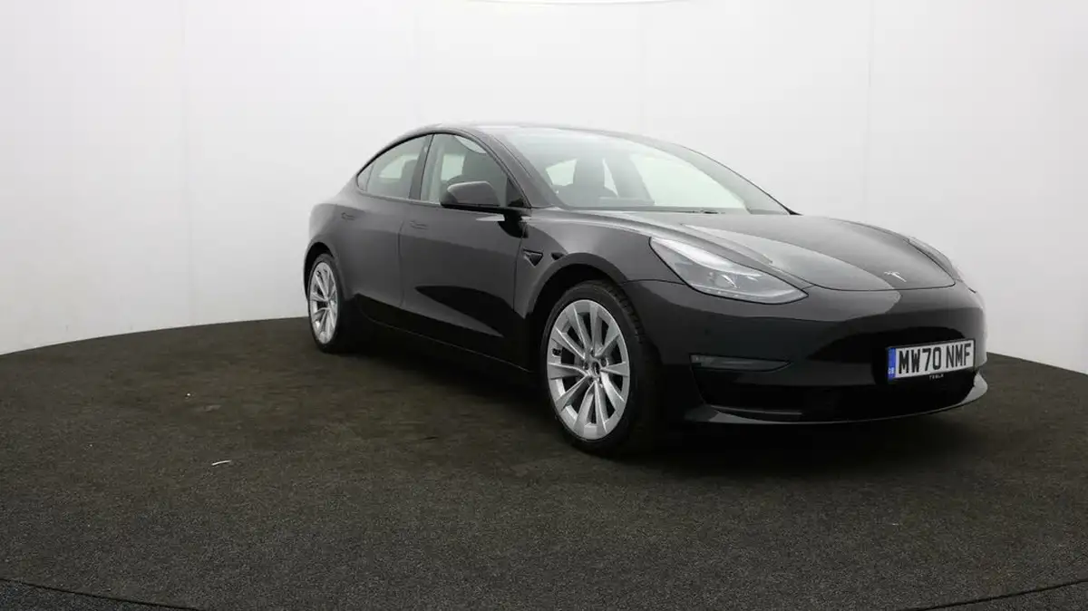 2020-tesla-model-3-e-long-range-big-47
