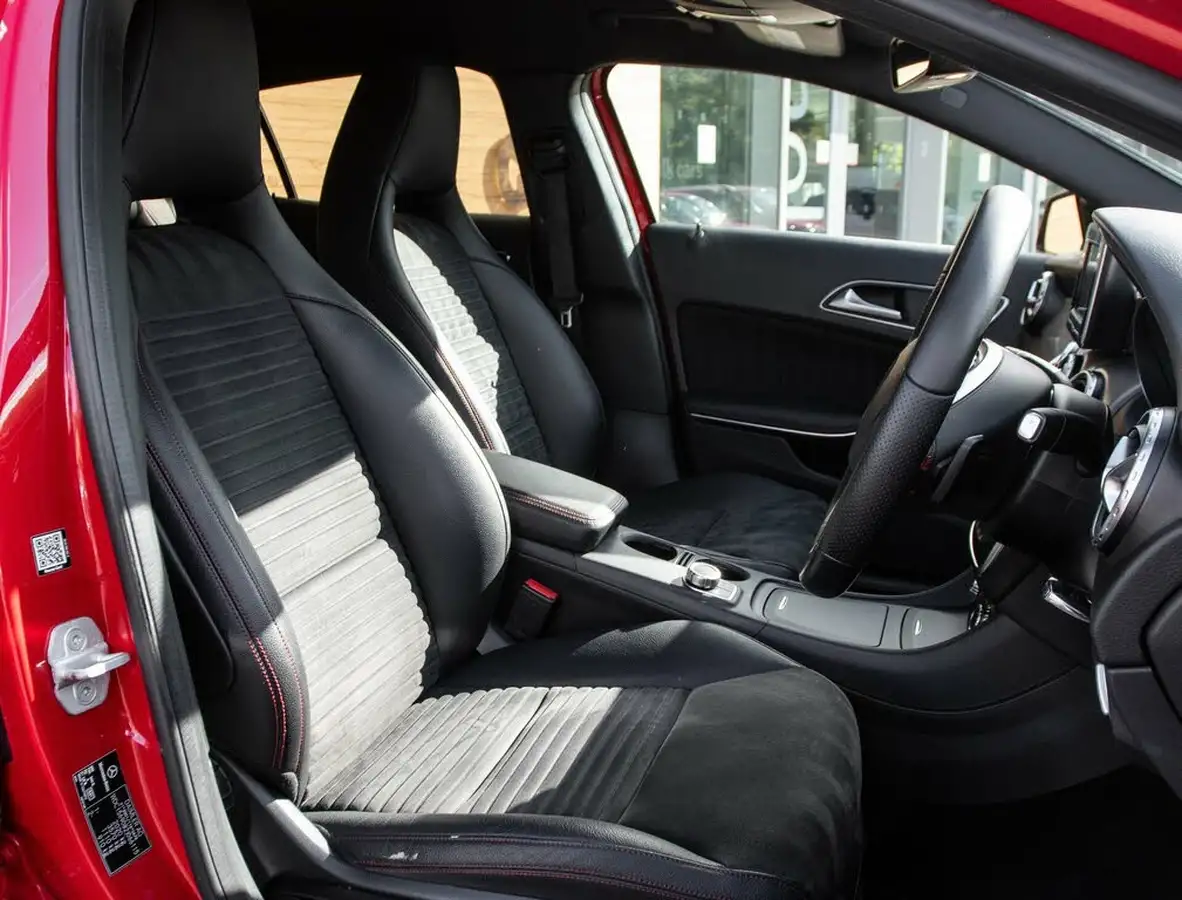 2015-mercedes-benz-gla-class-21cdi-amg-line-premium-package-136bhp-200-7g-dct-big-28