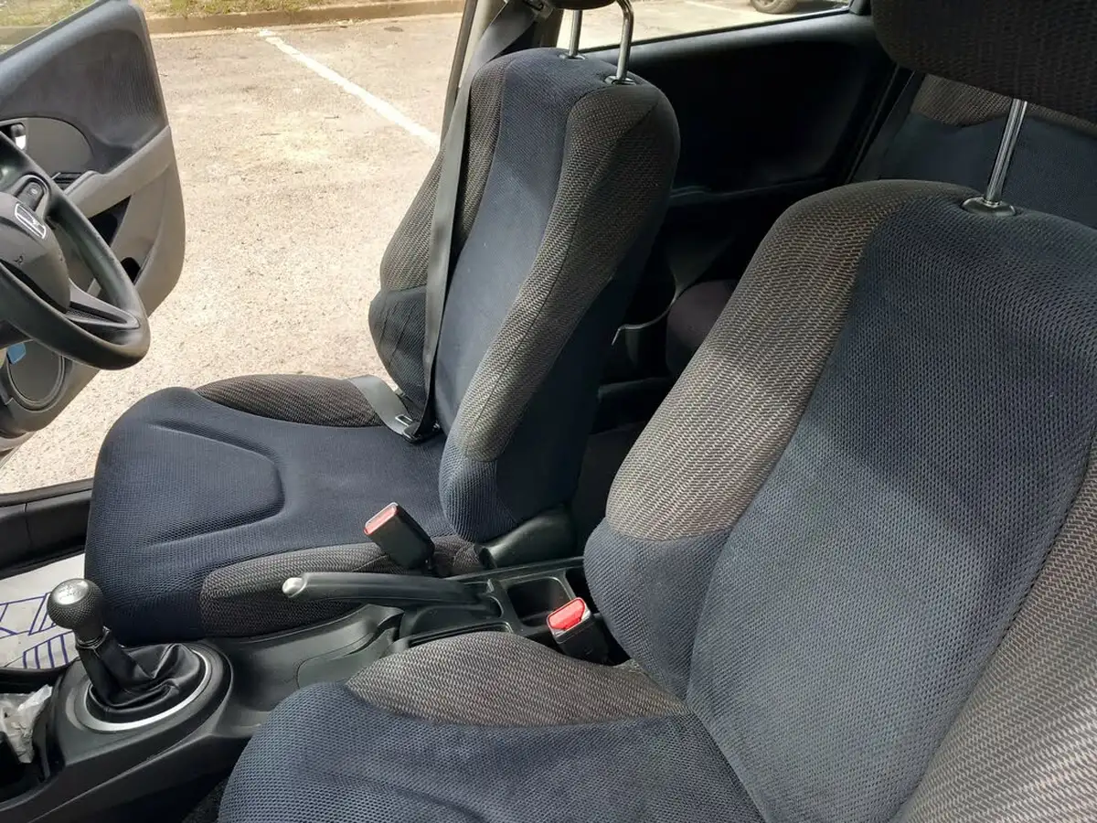 2012-honda-jazz-14-es-big-20