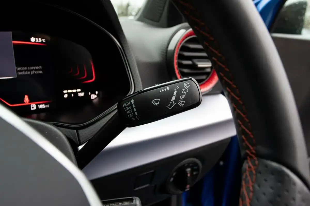 2023-seat-ibiza-10-mpi-fr-big-19