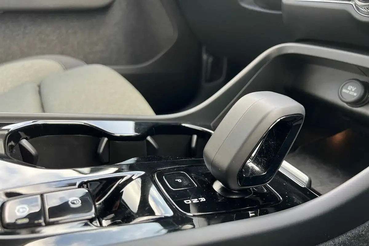 2024-volvo-xc40-20-b3-plus-big-12