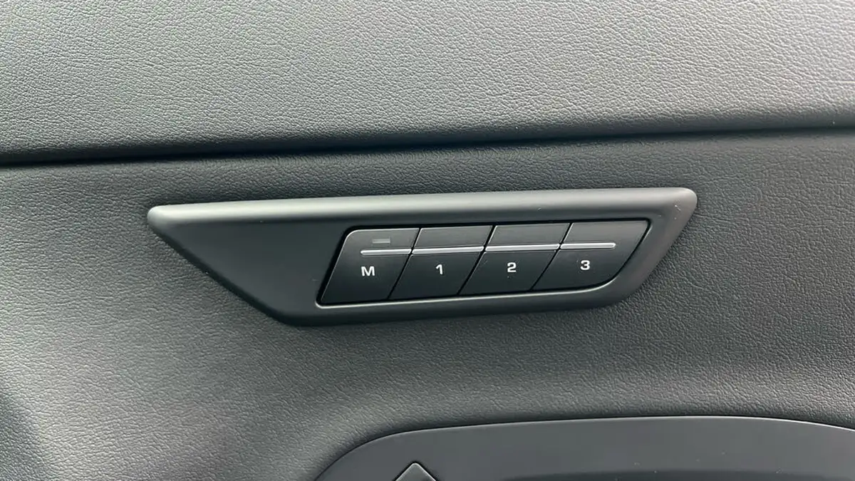 2021-jaguar-e-pace-15-p300e-r-dynamic-se-big-22