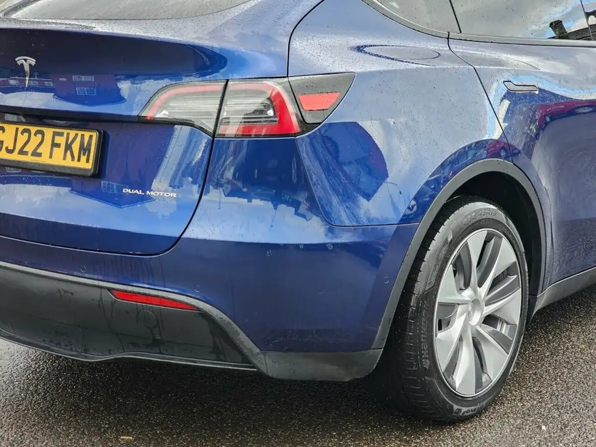 2022-tesla-model-y-e-long-range-big-30