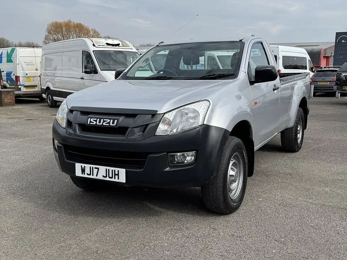 2017-isuzu-d-max-25td-4x4-single-pick-up-big-1