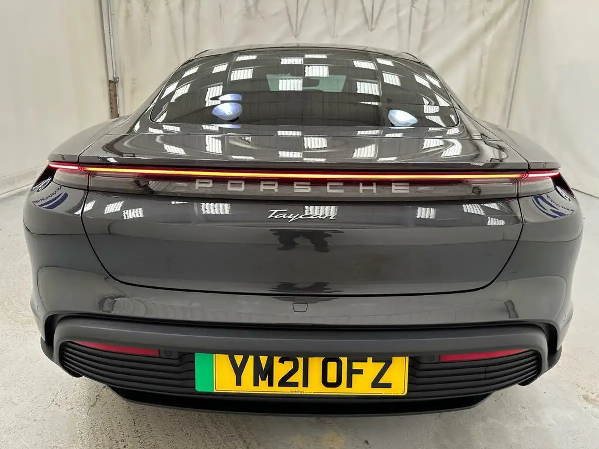 2021-porsche-taycan-e-base-476ps-performance-battery-plus-big-5