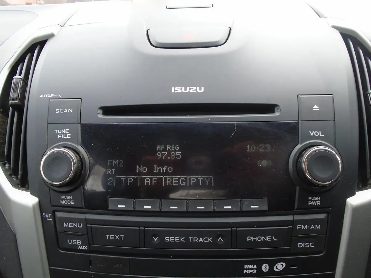 2015-isuzu-d-max-25td-yukon-double-pickup-big-15