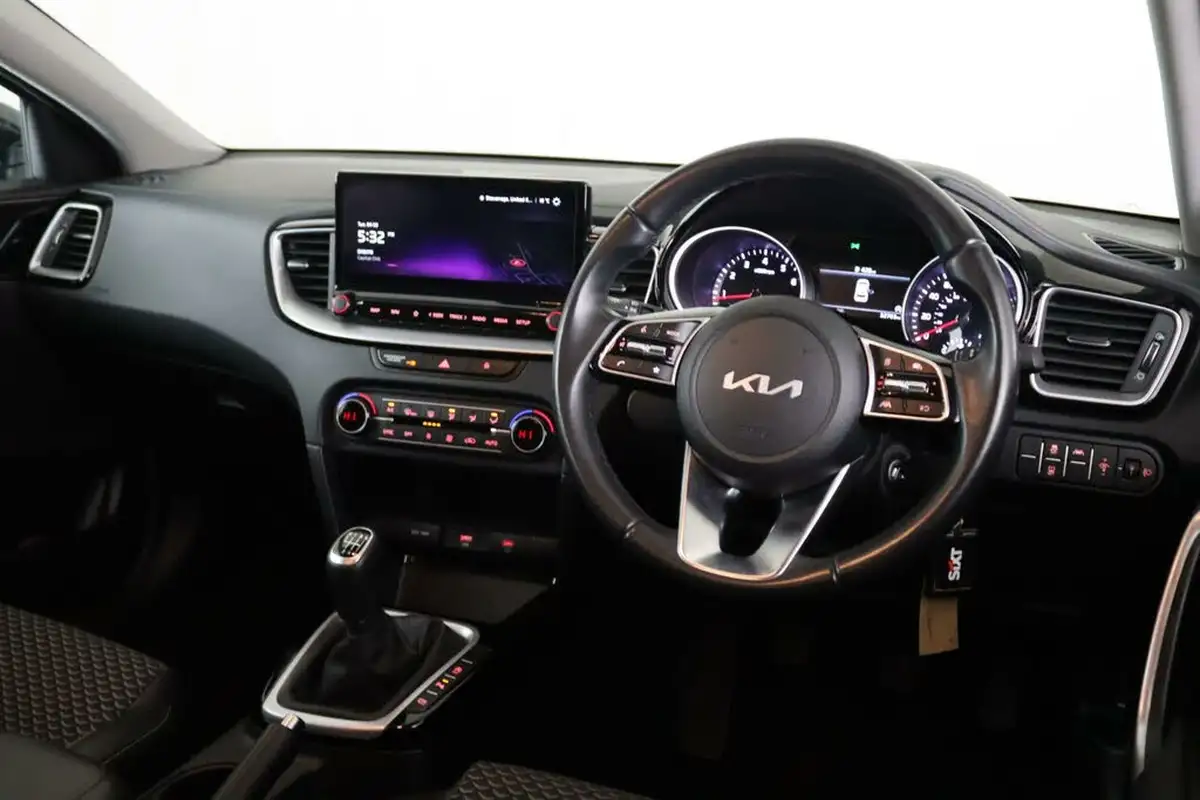 2022-kia-ceed-15-t-gdi-3-hatchback-big-12