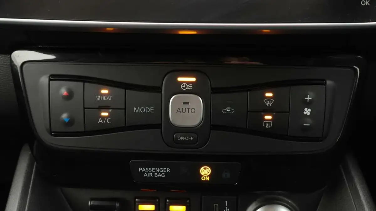 2021-nissan-leaf-e-e-tekna-big-12