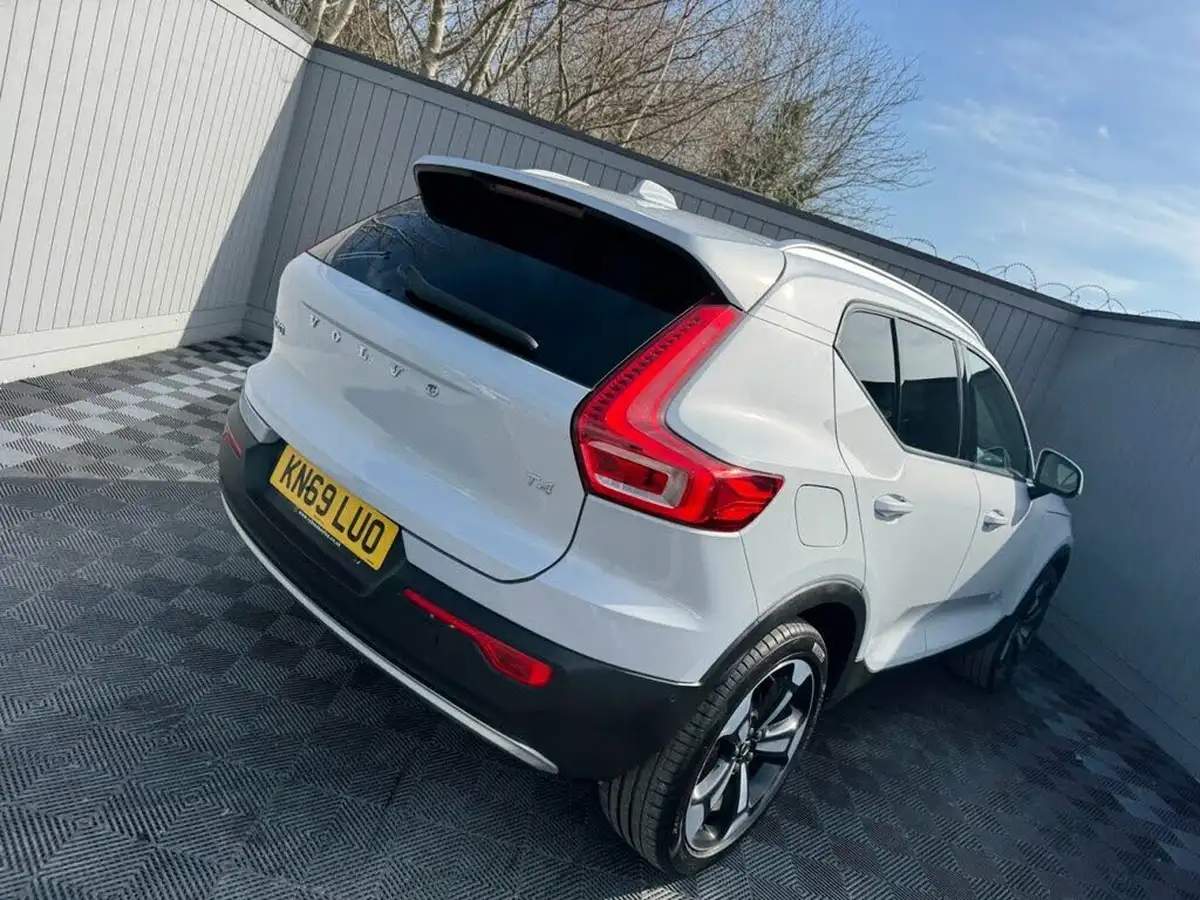 2020-volvo-xc40-20-t4-momentum-pro-big-14