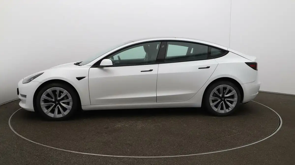2020-tesla-model-3-e-long-range-big-62