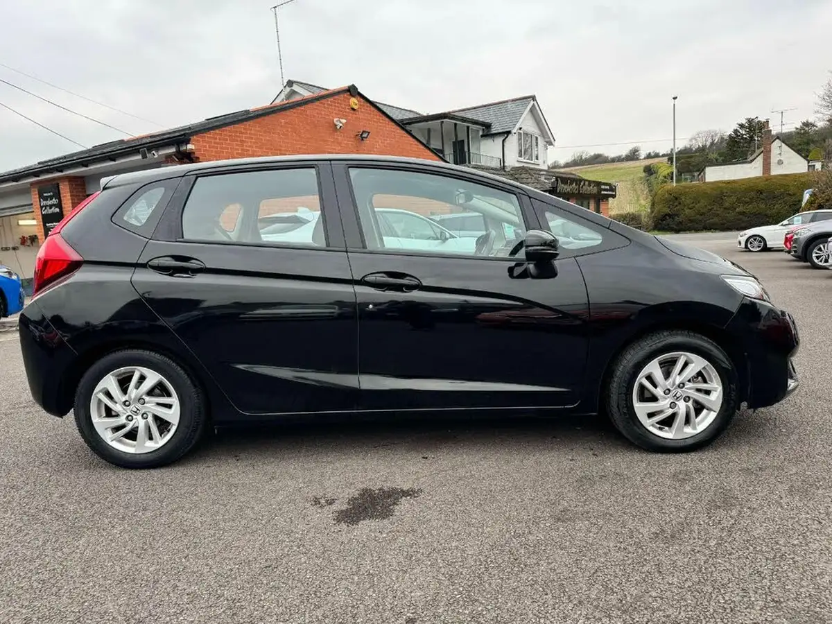 2017-honda-jazz-13-i-vtec-se-cvt-big-2