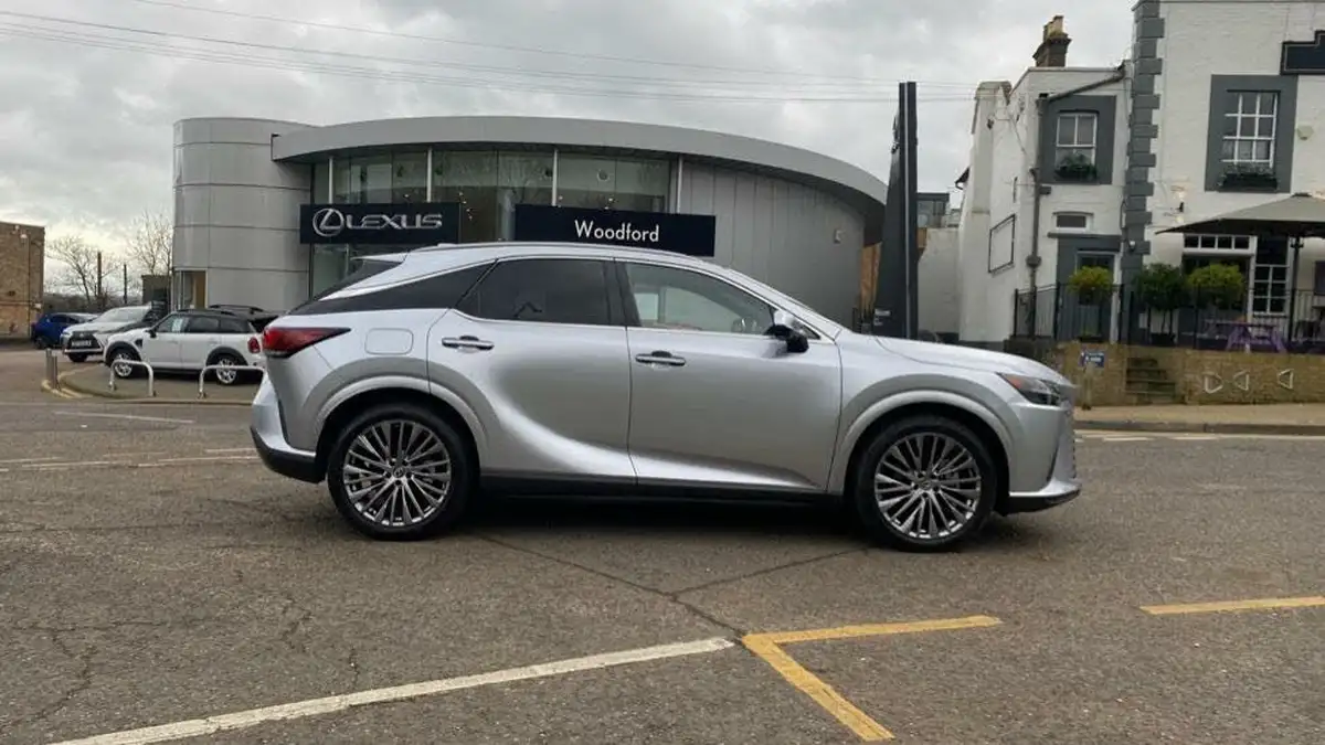 2023-lexus-rx-450h-25-takumi-big-15