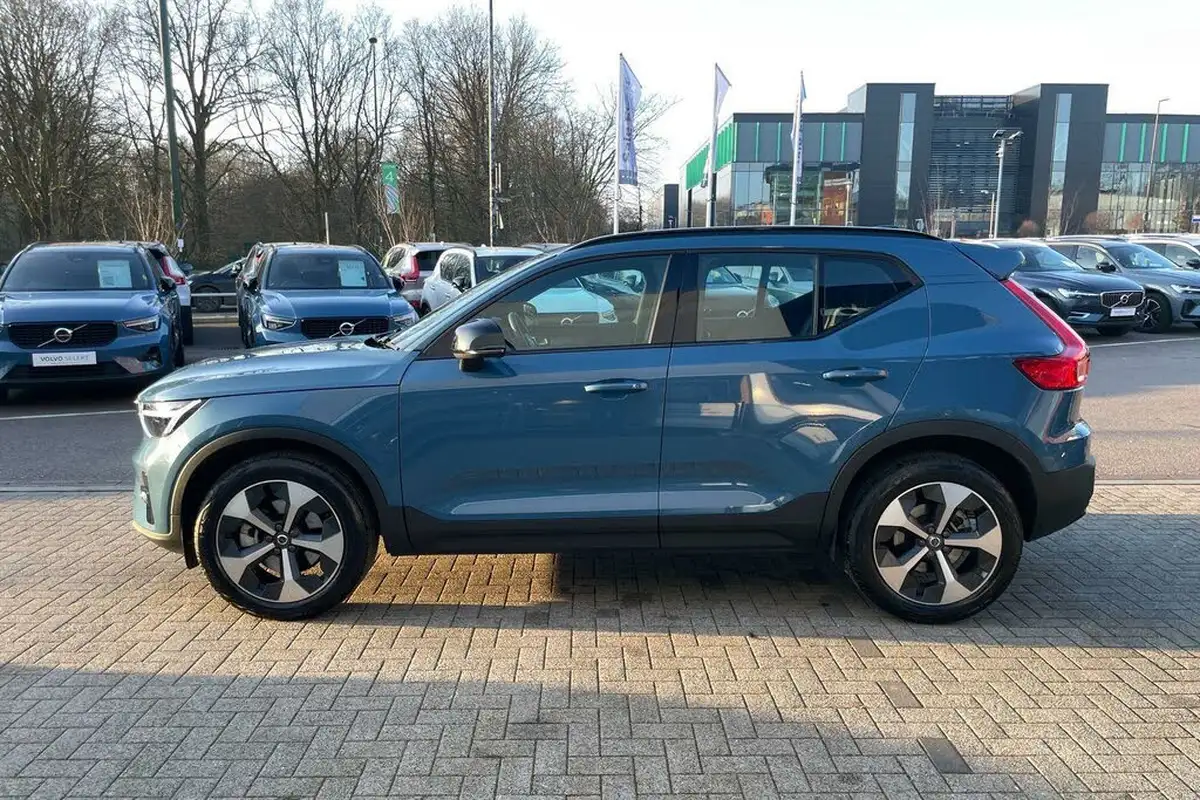 2024-volvo-xc40-20-b3-plus-big-9