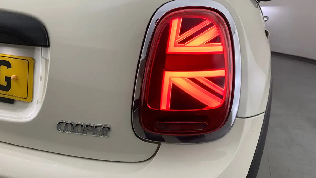 2021-mini-cooper-15-cooper-classic-series-ii-hatchback-3d-big-36