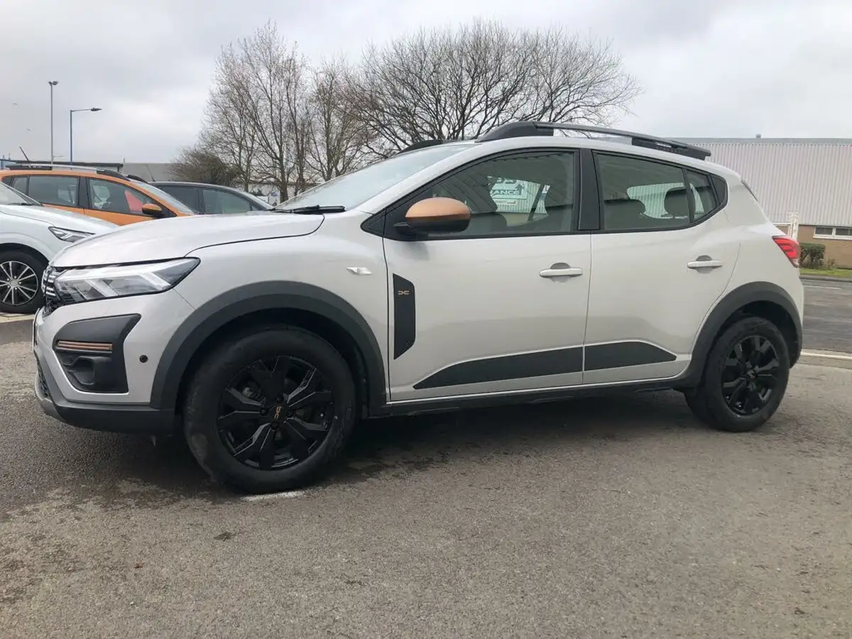 2024-dacia-sandero-stepway-10-tce-extreme-90bhp-big-2