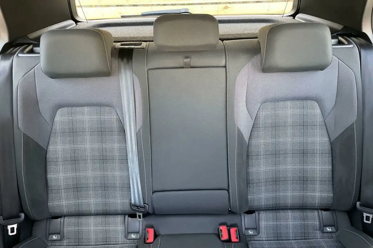 2021-volkswagen-golf-20tdi-gtd-big-30