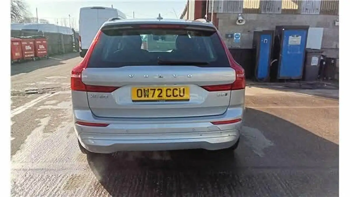 2022-volvo-xc60-20-b5-core-big-4