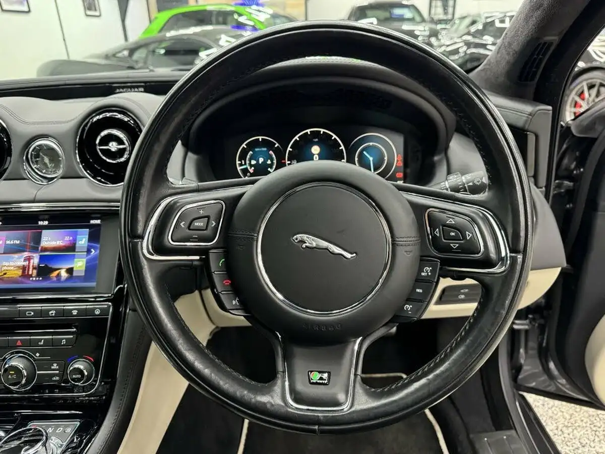 2016-jaguar-xj-series-30td-xj-r-sport-30tdv6-296bhp-big-24