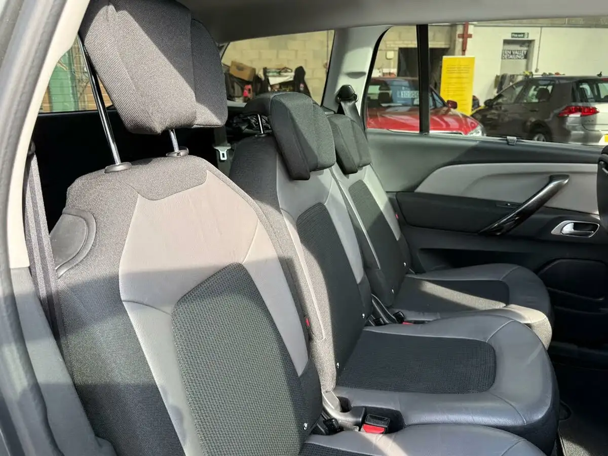 2016-citroen-grand-c4-picasso-16bluehdi-exclusive-big-15