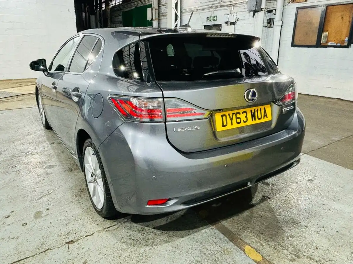 2013-lexus-ct-200h-18-advance-big-6