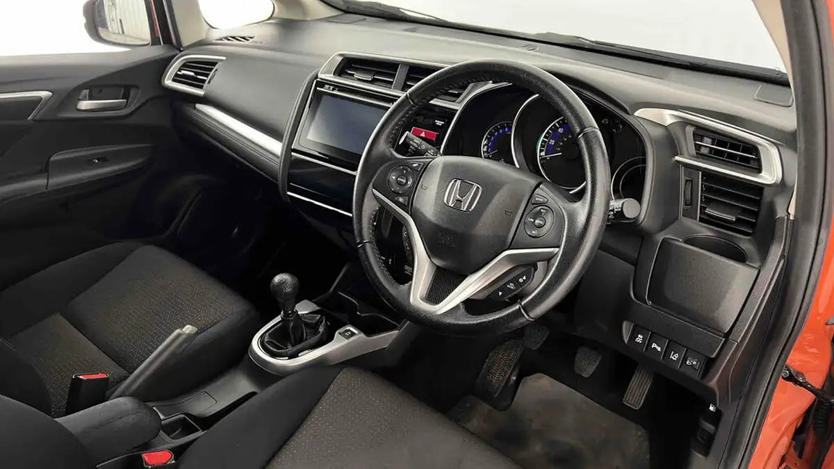 2016-honda-jazz-13-i-vtec-ex-big-13