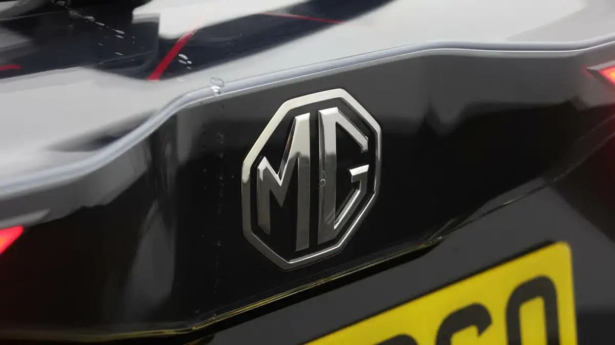 2023-mg-mg4-e-trophy-ev-203ps-long-big-19