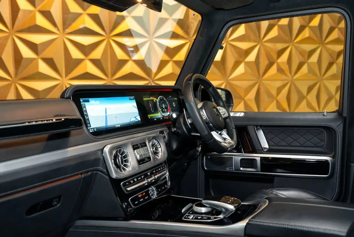 2022-mercedes-benz-g-class-40-g63-amg-big-12