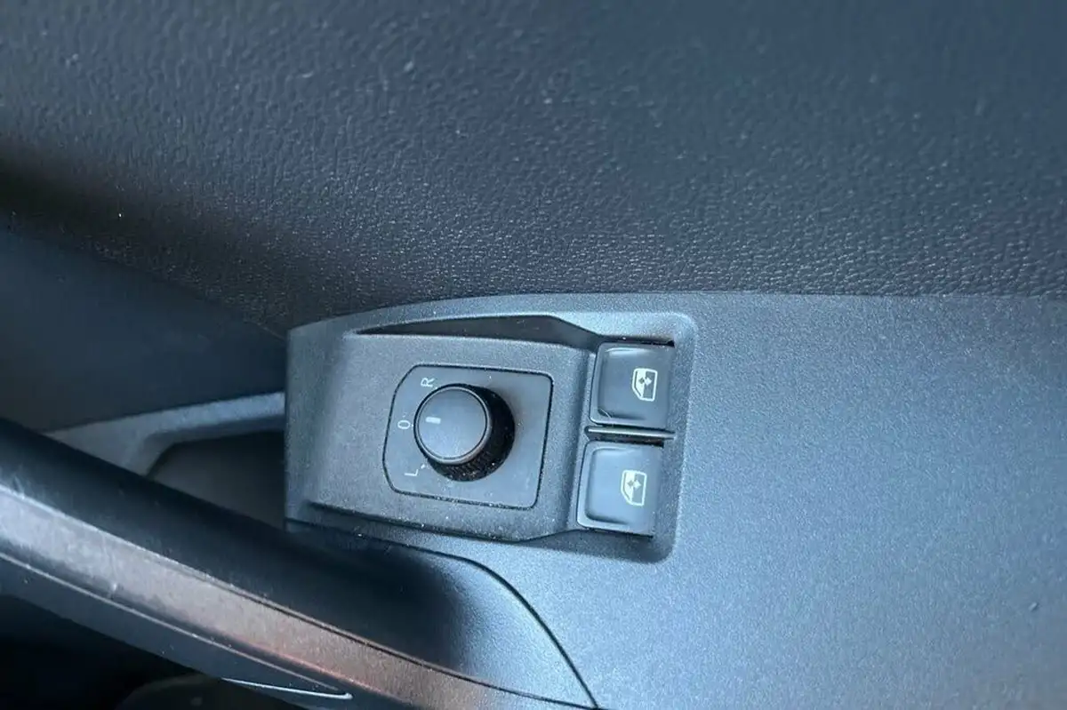2019-seat-ibiza-10-mpi-se-technology-ss-big-23