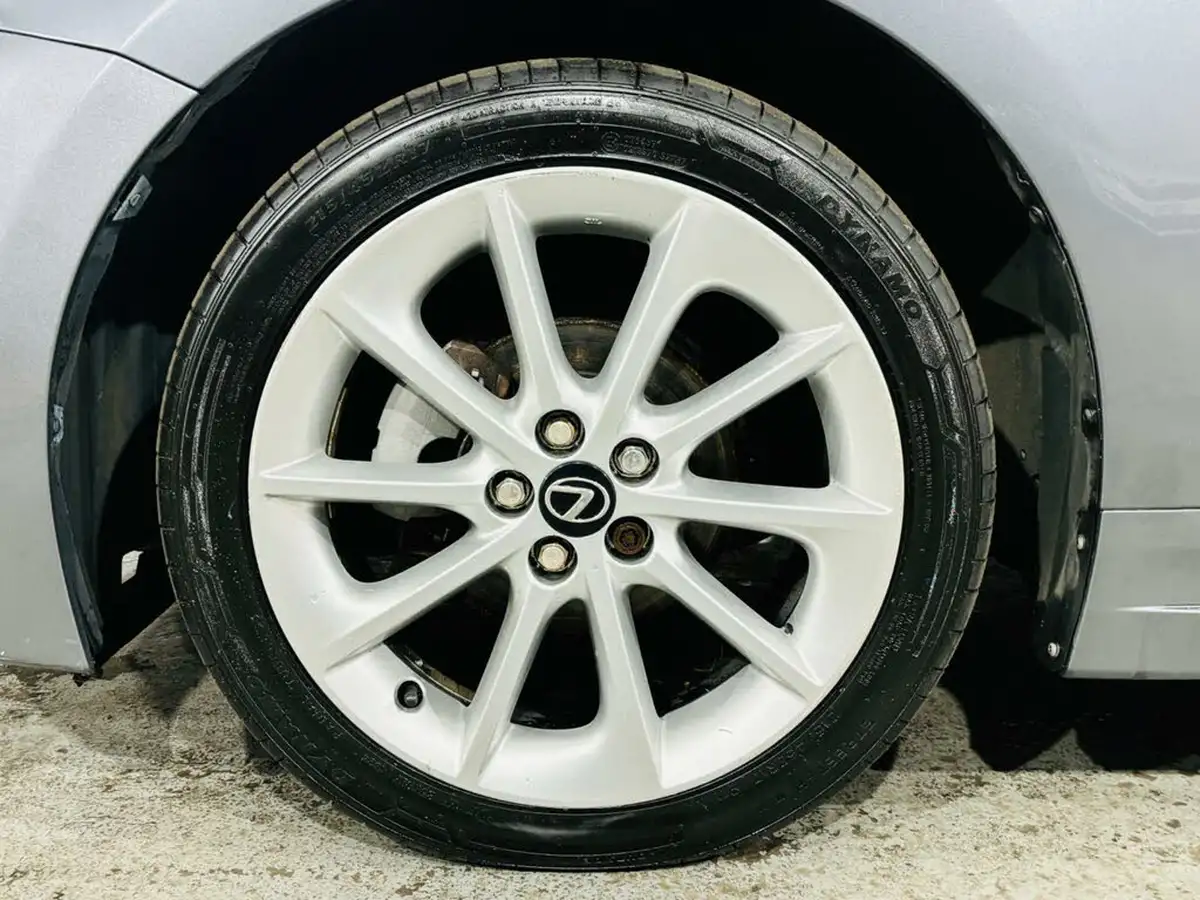 2013-lexus-ct-200h-18-advance-big-30