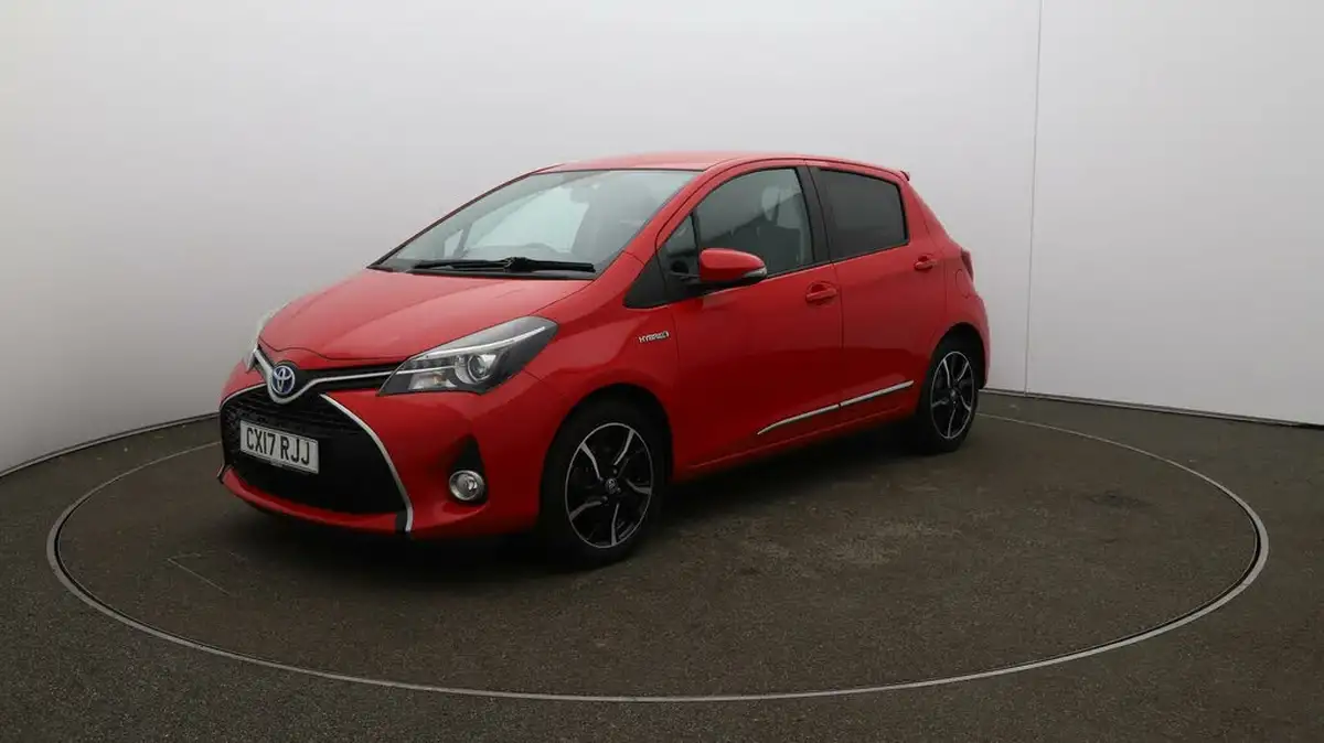 2017-toyota-yaris-15-vvt-i-design-bi-tone-hybrid-big-68