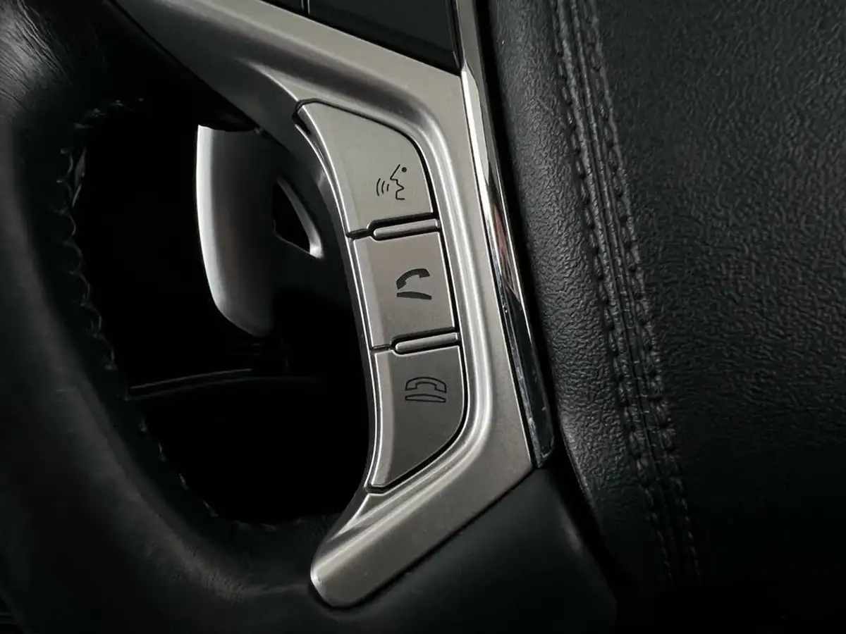 2017-mitsubishi-outlander-20-4h-phev-big-21