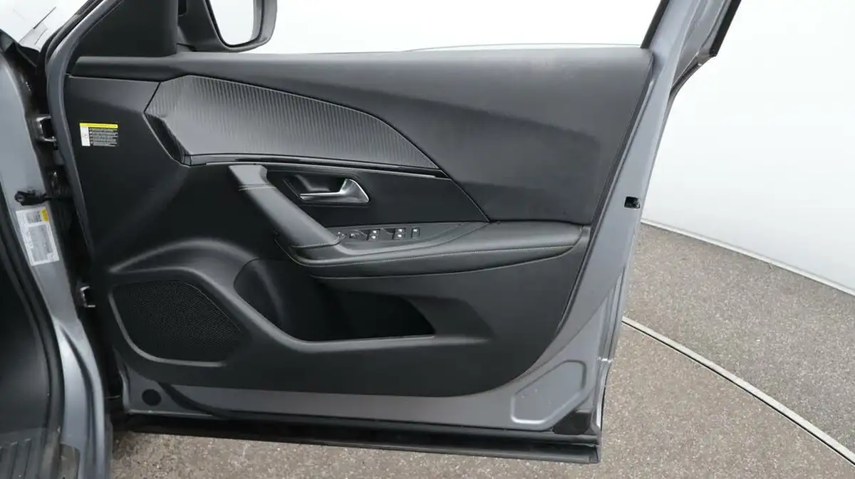 2023-peugeot-2008-suv-big-15