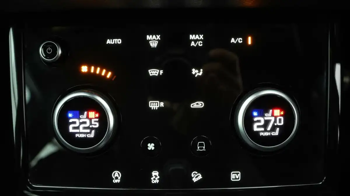 2021-land-rover-range-rover-evoque-15-p300e-r-dynamic-s-big-12