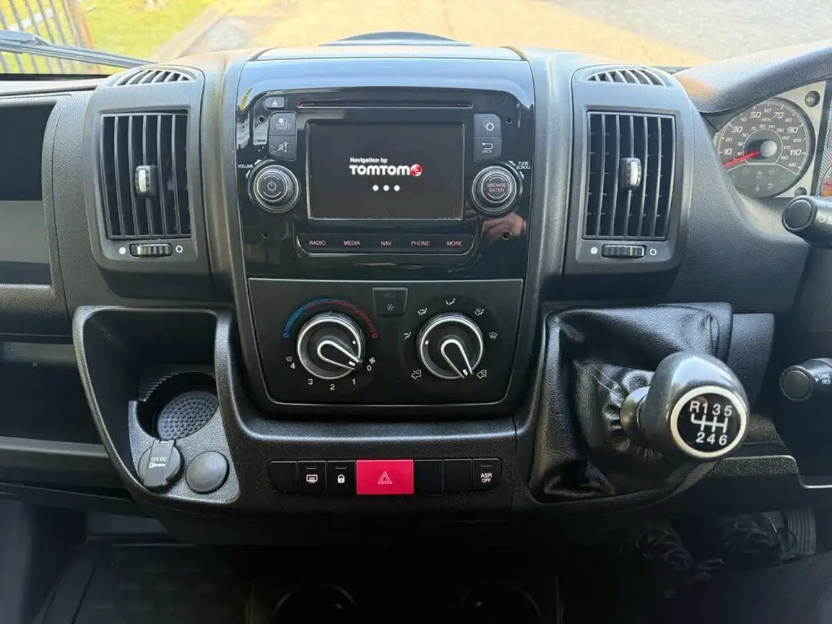 2018-peugeot-boxer-20-bluehdi-professional-435-l4h2-big-13