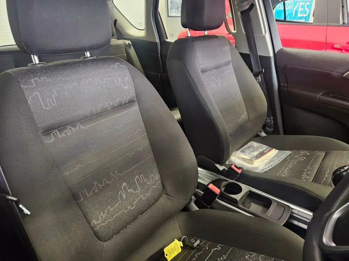 2011-honda-jazz-14-es-big-6
