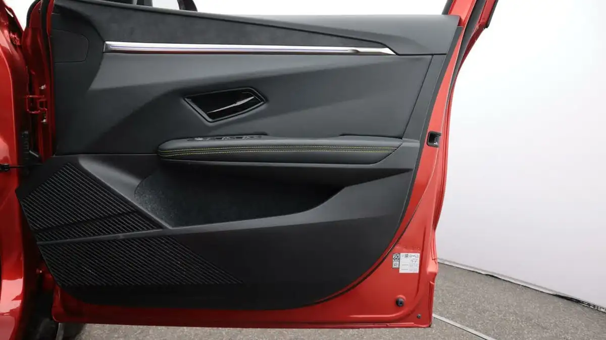 2023-renault-megane-e-tech-e-techno-big-15