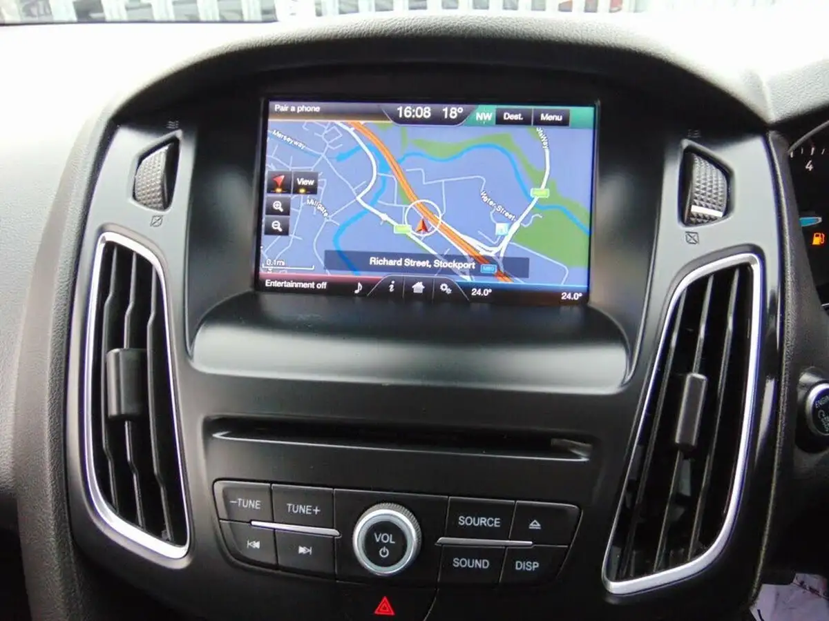 2015-ford-focus-16-titanium-estate-big-8