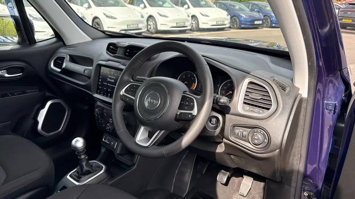 2022-hyundai-i20-10-t-gdi-premium-dct-big-8