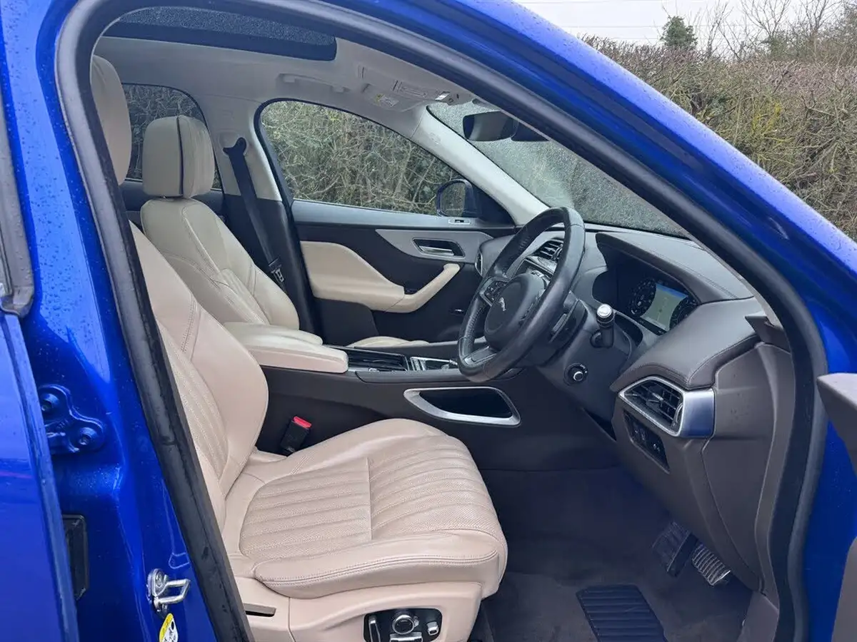 2019-jaguar-f-pace-20i-portfolio-250ps-ss-big-6