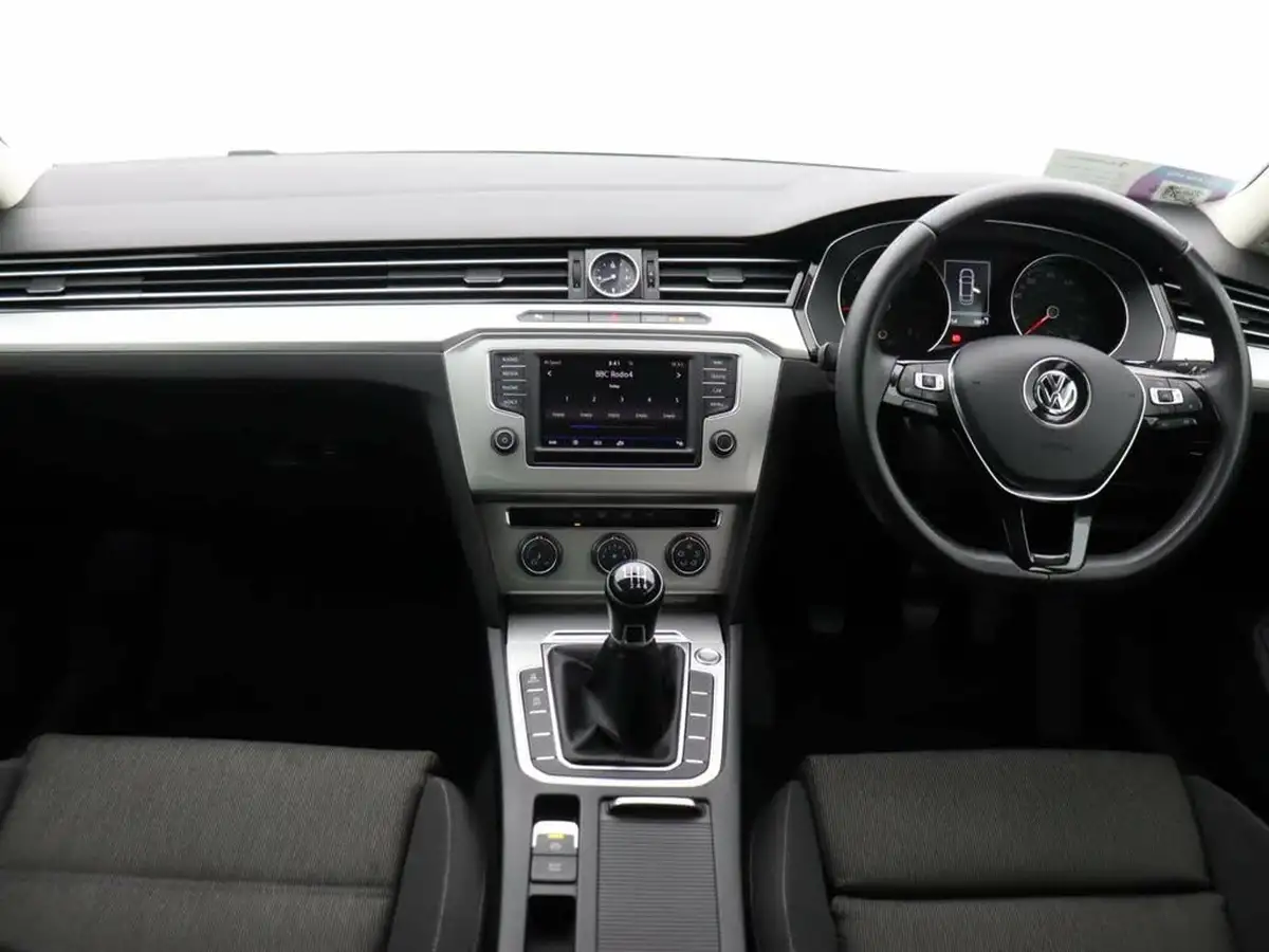 2017-volkswagen-passat-16tdi-se-business-bmtss-saloon-4d-big-12