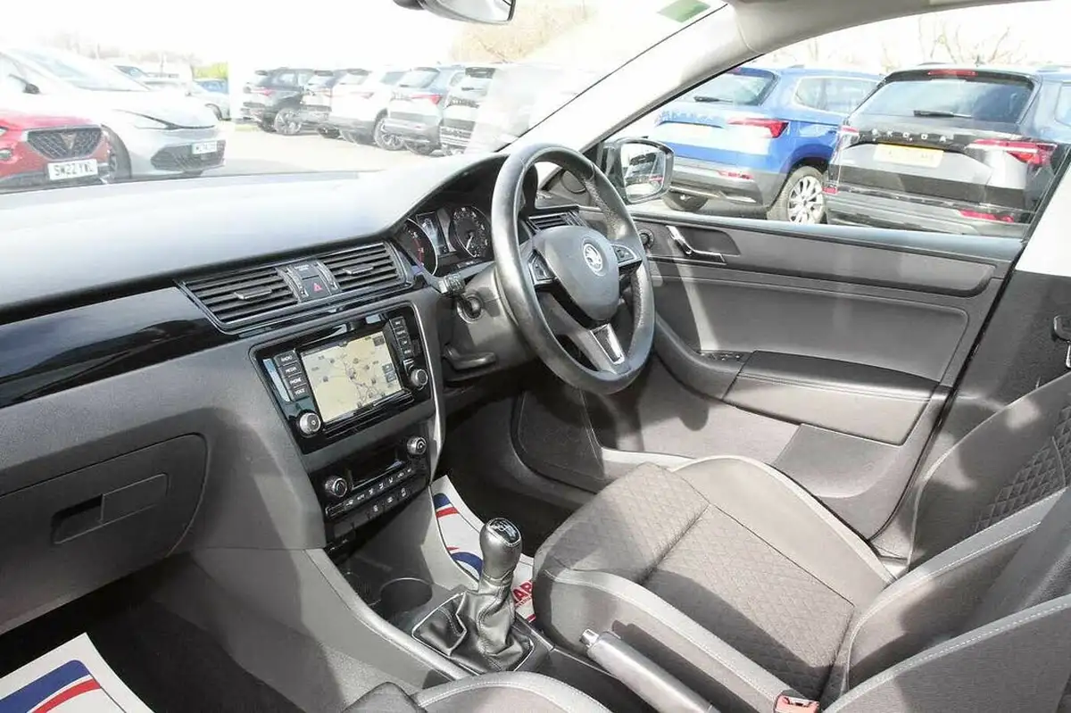 2017-skoda-rapid-spaceback-12-tsi-se-sport-big-1