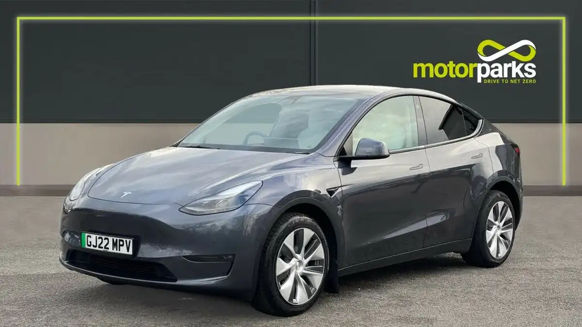 2022-tesla-model-y-e-long-range-big-6