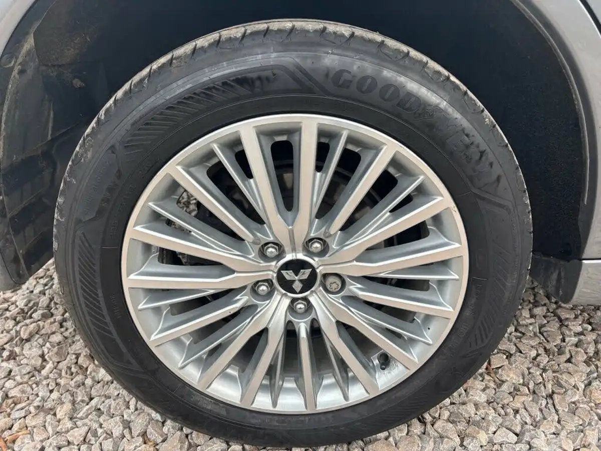 2020-mitsubishi-outlander-24-dynamic-phev-big-12