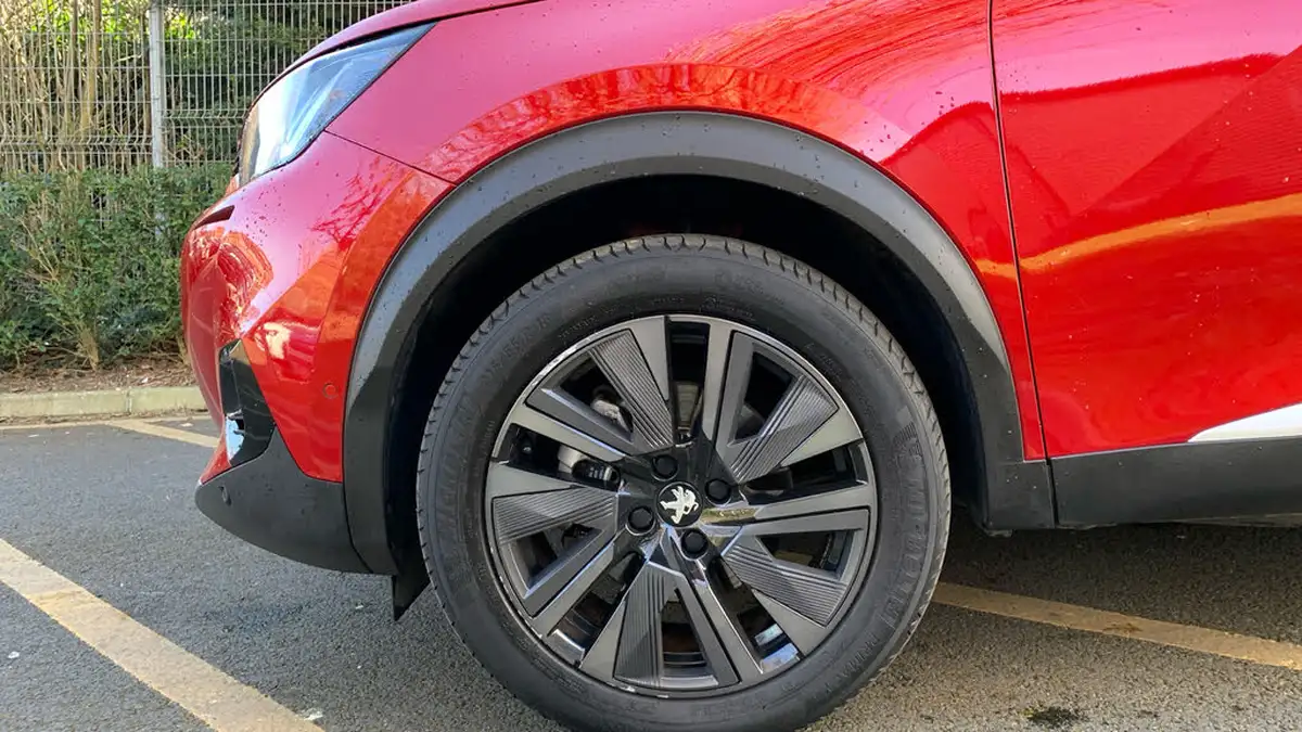 2022-peugeot-2008-suv-e-gt-premium-big-16