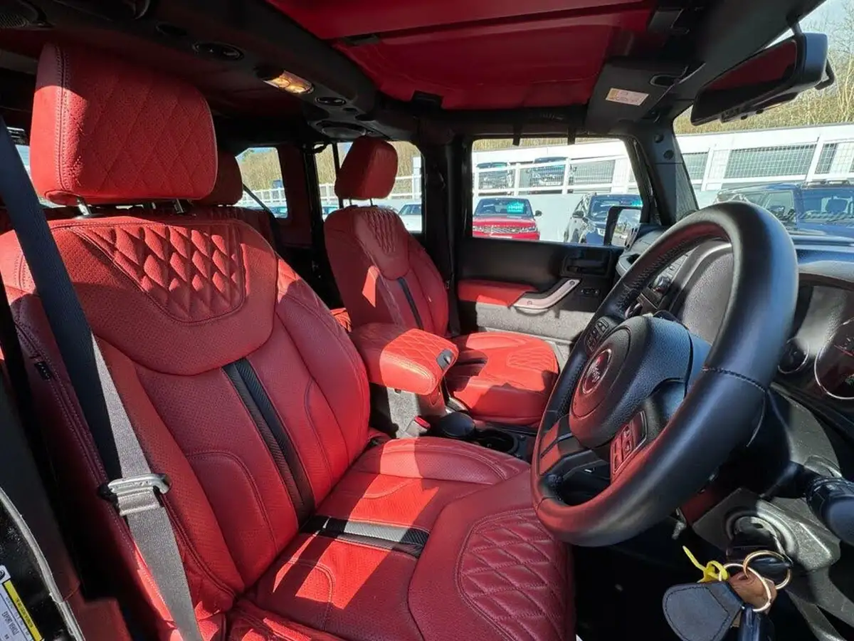 2013-jeep-wrangler-28crd-sahara-5d-auto-big-15