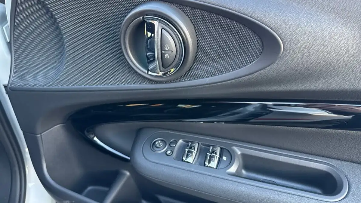 2021-mini-clubman-20-john-cooper-works-big-32