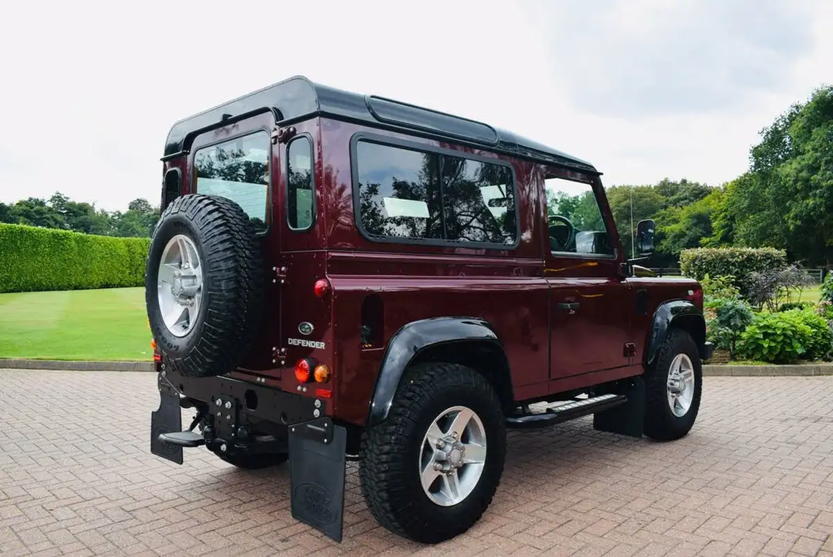 2016-land-rover-90-defender-22td-landmark-22l-d-122bhpeu5-90-big-3